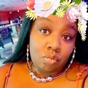 Meet your Posher, Monique